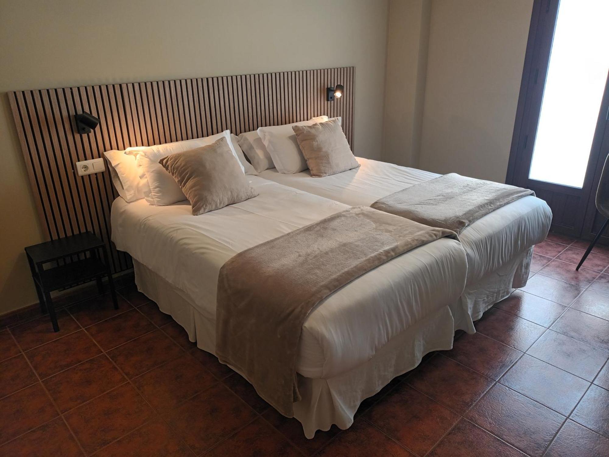 Twin Room,1563270232:JPEG